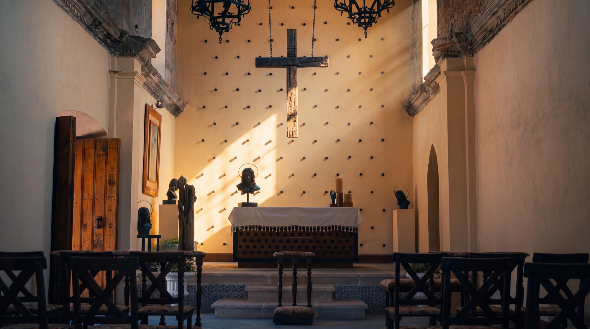 Altar y cruz de la capilla de la Hacienda Zotoluca