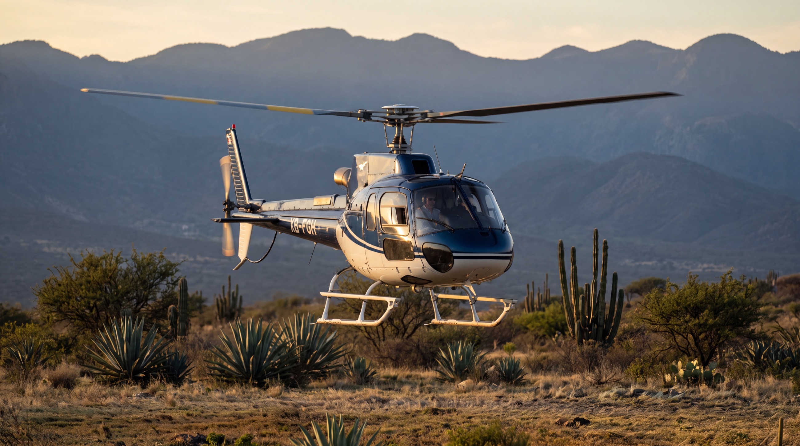 Helicóptero llegando a la Hacienda Zotoluca al atardecer