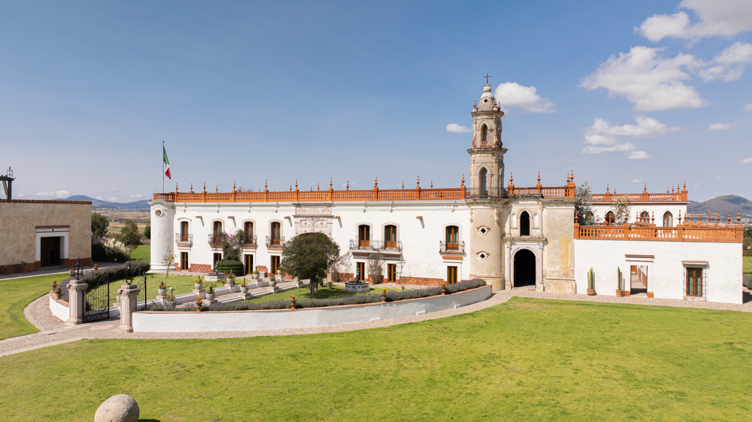Vista aérea de la Hacienda Zotoluca y sus campos
